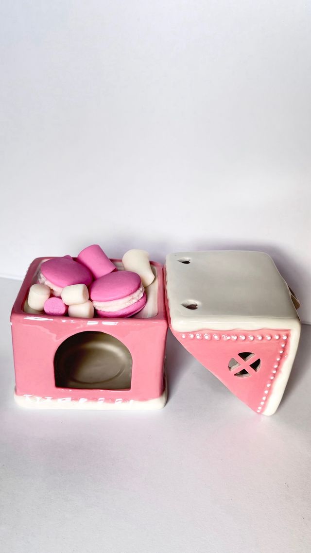 Quemador de wax melts casita rosa de jengibre